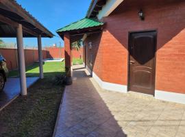 Casa Quinta con Pileta, casa de campo em Presidencia Roque S&aacute;enz Pe&ntilde;a