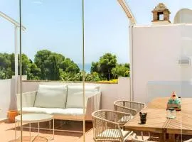 The Marbella Beach House - 4min Walk to the Sea