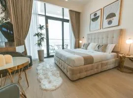 Wonderful Studio with Balcony & City Views