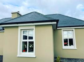 Mountain View - Cosy Country Cottage, hotel in Cahersiveen