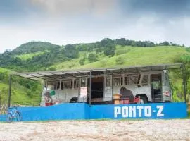 Chalé em Ônibus de 1975 - Ponto Z、サン・ベント・ド・サプカイーのラグジュアリーテント