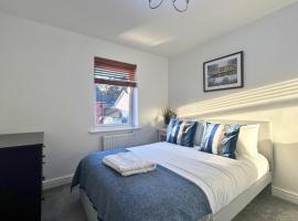 Bracknell Contemporary Stylish 3 bedroom in, מלון בBracknell