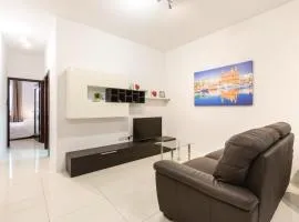 A Bright & Lovely 2 Bedroom Apartment 1 minute walk from promenade apartment 3