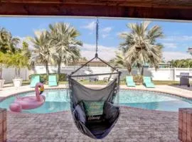 Modern 4 Bedroom -Kosher - Heated Pool - Game Room