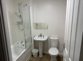 House Share - Rooms to Let with Shared Bathroom on 2nd Floor