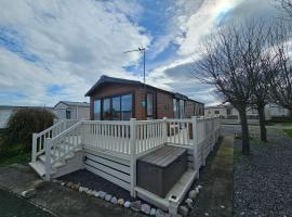 The MINI LODGE, hotel with jacuzzis in Meliden
