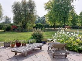Garden Cottage in heart of Kent, holiday home in Kent