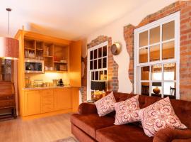 Apartments at Number 16 - The Jolly Coopers, B&B in Hampton