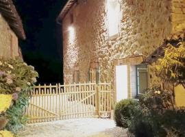 Gite 3 chambres, 2 à 10 pers et jardin clôturé, vila v destinaci Oradour-sur-Glane