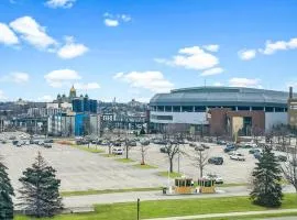 Downtown 1BR Walk to Casey's FREE PARKING