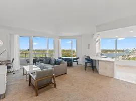 Luxury King apartment with Bay View at Miami Beach
