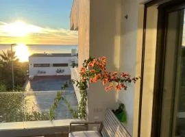 Moderní byt s výhledem na moře ve městě Alcaidesa