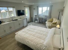 Large New Studio Apartment and Hot Tub - Private Hideaway in the Brecon Beacons, apartment in Bwlch