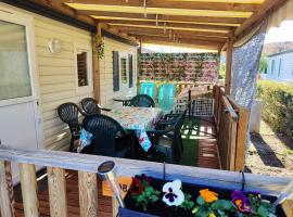 Mobilhome au camping Les Salins de La Gardiole ex Camping Europe, hotel in Vic-la-Gardiole