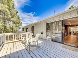 Spacious Alto Retreat with Wraparound Deck and Grill!, cottage in Alto