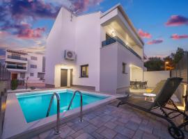 Villa Augusta with heated Pool, hotel a Vodice