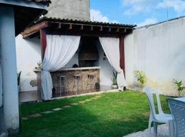 Casa confortável na Aruana, a 5 minutos da praia, hotel en Aracajú