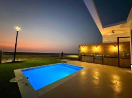 Viamar Chincha® Casa de Playa con Piscina 1er fila, hotel con piscina a Sunampe