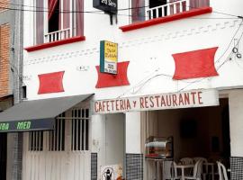 HOTEL LA VILLA DE ROBLEDO CARTAGO, hótel í Cartago