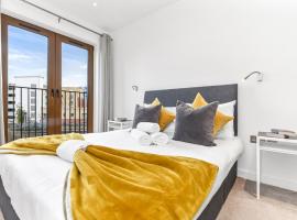 Metropolitan Luxury: Chic 2BR Flat in St. Albans, hotell sihtkohas St Albans