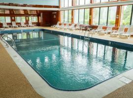 The Mariner Resort Cape Cod by The Red Collection, motel americano em West Yarmouth