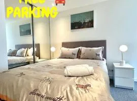 2B1B Cozy near Train Station + Free Parking!