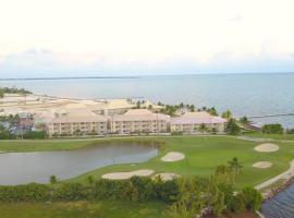 Holiday Inn Resort Grand Cayman, an IHG Hotel, хотелски комплекс в Джордж Таун