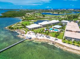 Holiday Inn Resort Grand Cayman by IHG, beach hotel in George Town