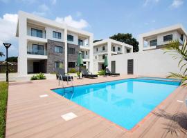 Stay Play Away Residences - Luxury 5 bed, Airport Residential, hotel i Accra