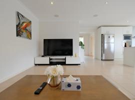 Zemu izmaksu kategorijas viesnīca Canberra Comfort Family Cottage with 5 Beds& Pet Welcoming pilsētā Hall
