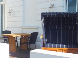 Zentrale Wohnung in der Villa Liewald mit Terrasse und Glasfaseranschluss, ξενοδοχείο με σπα σε Norderney