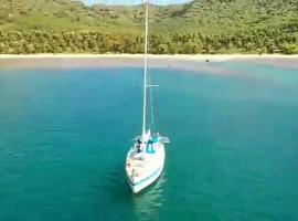 Zambra, boat in Taputapuapea