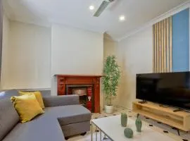 Affordable 3 Bedroom House Darlinghurst with 2 E-Bikes Included