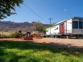 Moab RV Resort Glamping RV Fully Setup OK42