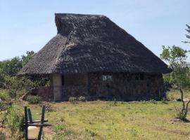 Explore Nature Lodge، فندق في Ololaimutiek