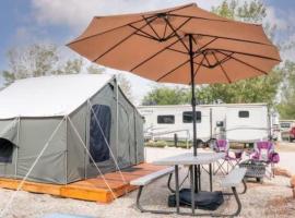 Moab RV Resort Glamping Setup Tent in RV Park #4 OK-T4, glamping i Moab