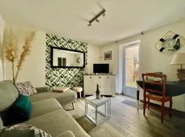 Beach House & Patio by Melrose
