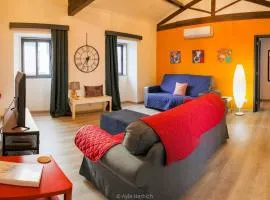 Character 2BR Upper Retreat with BBQ Terrace Parking