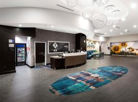 Hampton Inn & Suites - Raleigh Downtown, отель в Роли, рядом находится William Peace University