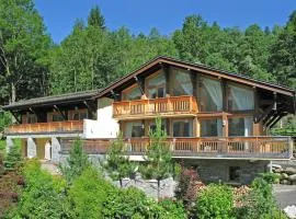 Chalet Serena - luxury 7 Bedroom Chalet, Pool & Spa