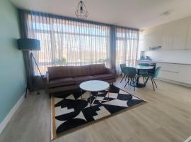 K50163 Modern apartment near the center and free parking: Eindhoven'de bir aile oteli