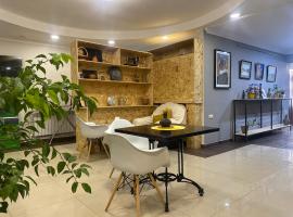 Gallery Guesthouse Aygestan, parkimisega hotell Jerevanis