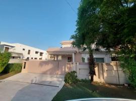 5 Bedrooms furnished separate upper portion house in DHA Phase 4, Lahore, hotel a Lahore