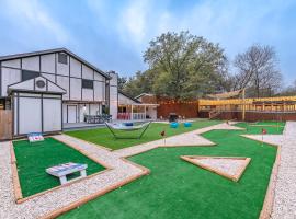 Pool, Gameroom & Minigolf Enchanting Texas Home