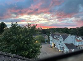 The Lawn Hotel, hotel in Reading