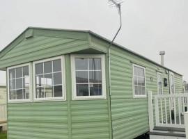 Lovely 6 Berth Caravan With Side Decking At Barmston Beach Ref 62018w, campsite in Barmston