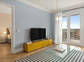 CLS Zentrale City-Wohnung in Hamburg mit E-Laden und Tiefgarage, Klimaanlage, WLAN, großer Balkon, Blick über Hamburg, Parkplatz, Cafe im Haus, Bushaltestelle direkt gegenüber, Flex Check In
