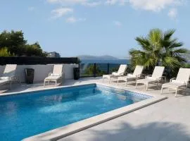 Villa Palm Bay 1, heated pool - 5 m from the sea