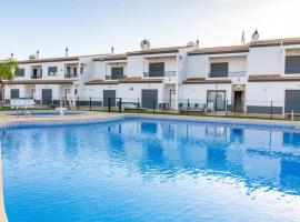 Magnólia AB House - Pool View & Privat Garden & Garage, hotel with parking in Albufeira
