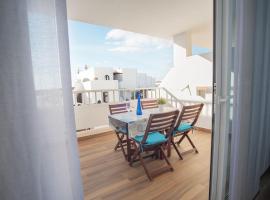 The 9 souls - pool view, Ferienwohnung in Costa Teguise